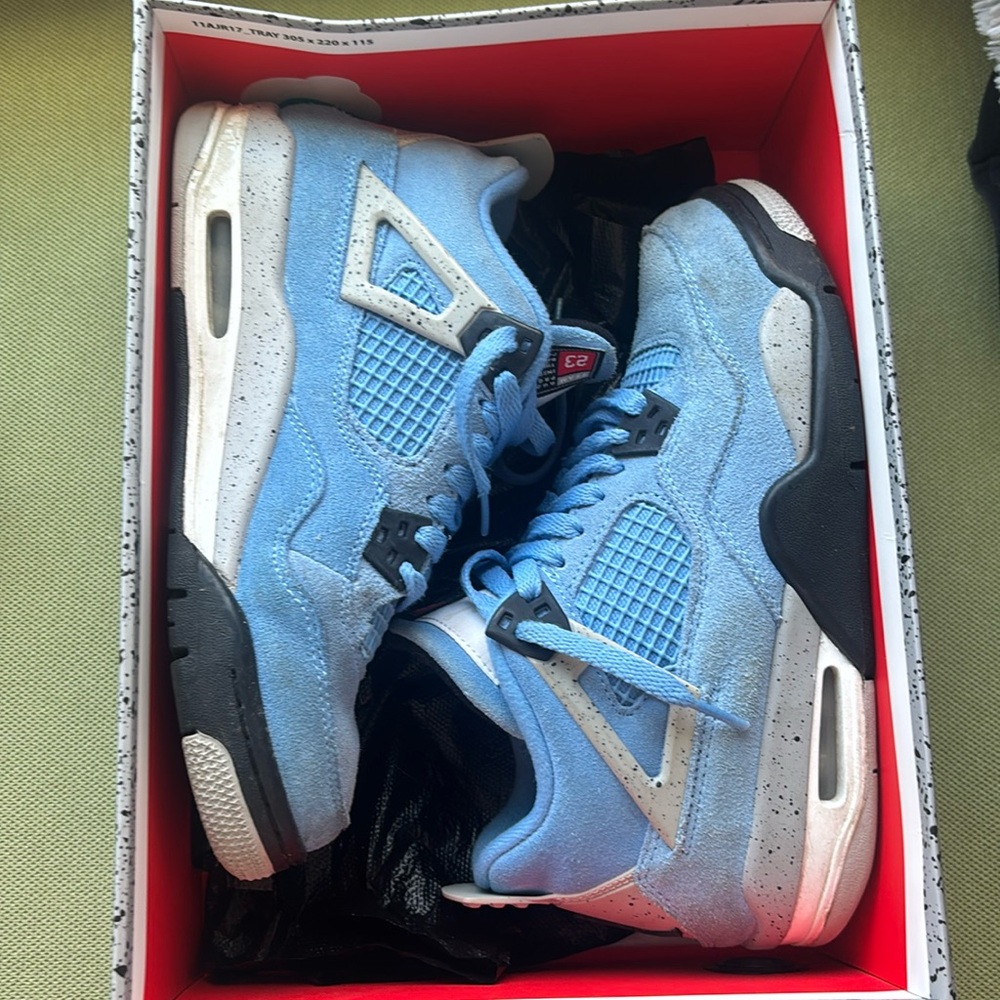 Jordan 4 Retro University Blue